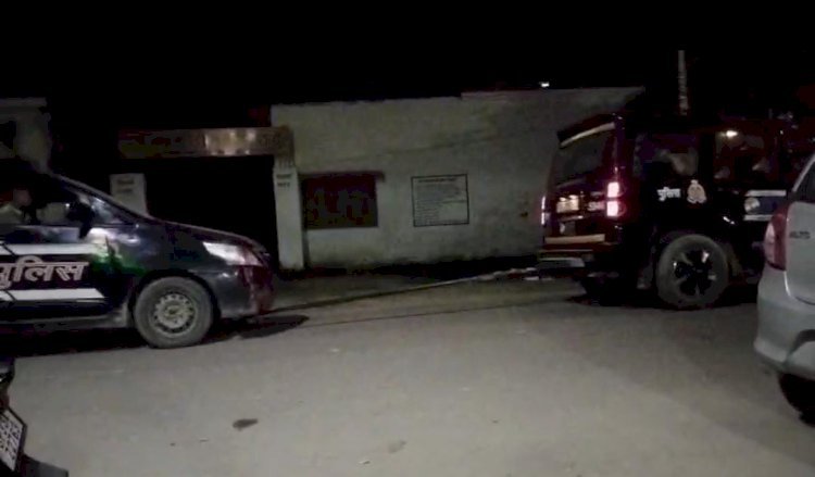 रायबरेली-सहारे से घसिट रही डायल 112 , विडियो वायरल 