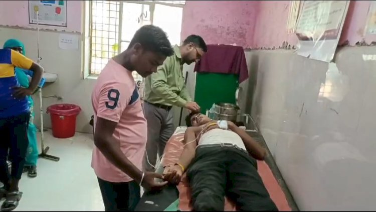 Raibareli-बिजली के तार की चपेट में आने से युवक गंभीर रूप से झुलस कर घायल