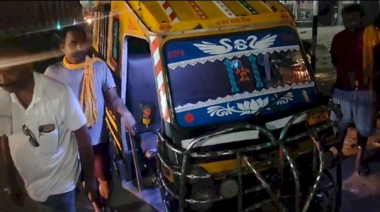 Raibareli-टैम्पो में चोरी करते दो चोर को रंगे हाथों ड्राइवर ने पकड़ा