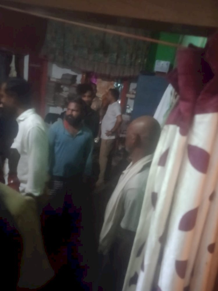 Raibareli-ग्रामीणों ने दो चोरो को रंगे हाथ दबोचा