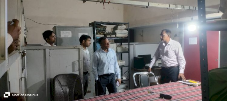 Raibareli-अपर आयुक्त ने तहसील का किया औचक निरीक्षण