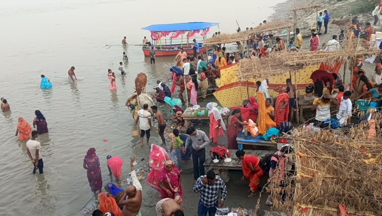 Raibareli-शरद पूर्णिमा पर श्रद्धालुओं ने लगाई आस्था की डुबकी