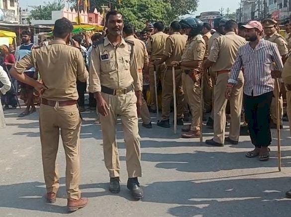 रायबरेली-संगीनों के साए में हुआ सराफा व्यापारी पुत्र का अंतिम संस्कार , गंगा घाट पर रहा खाकी का पहरा 