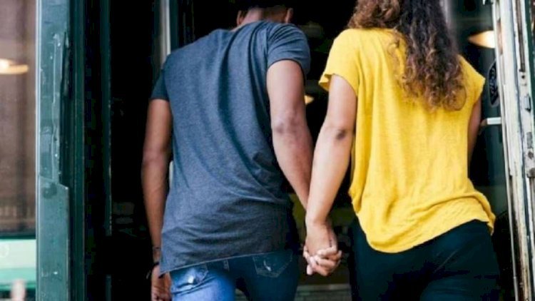 गर्लफ्रेंड को मोबाइल ऐप से करवा दी हजारों की शॉपिंग, नहीं कटा एक भी रुपया. ऐसे पकड़ी गई चालाकी