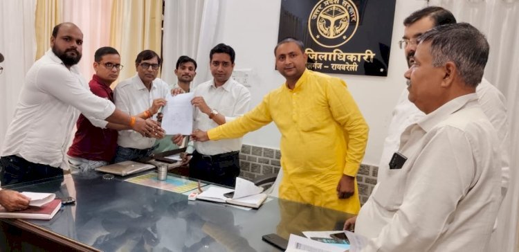 Raibareli-राष्ट्र नायक बीरा पासी के क्षतिग्रस्त स्मारक का हो पुनर्निर्माण 