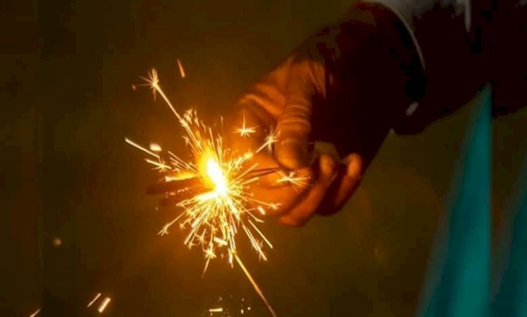 रायबरेली में पटाखा जलाते समय हुआ हादसा आधा दर्जन लोग झुलसे