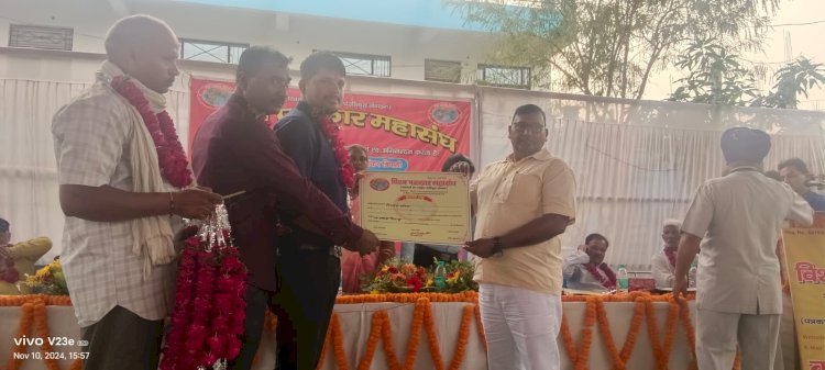 कौशांबी- विश्व पत्रकार महासंघ की बैठक में दहाड़े प्रदेश अध्यक्ष शिव शंकर त्रिपाठी बोला पत्रकार उत्पीड़न बर्दाश्त नहीं