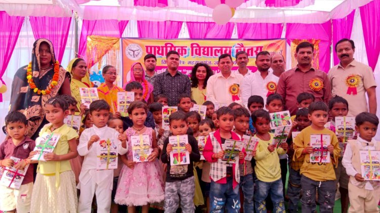 रायबरेली में अभिभावकों ने बच्चों के लिए विद्यालय को किया पुस्तकों का बड़ा दान