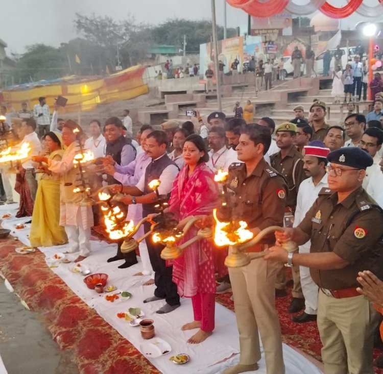 रायबरेली में जिलाधिकारी ने गंगा आरती के साथ कार्तिक मेले व डलमऊ महोत्सव का किया उद्घाटन