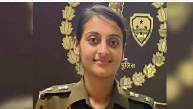 महिला SP की मोबाइल फोन लोकेशन देख रहे थे, 6 पुलिस कर्मी बहाल