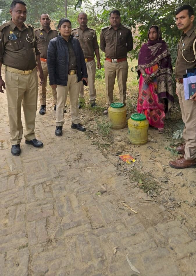 रायबरेली में फिल्मी अंदाज़ में  महिला की गिरफ्तारी कर आबकारी विभाग थपथपा रही अपनी पीठ,खबर के बाद आबकारी विभाग की खुली कुम्भकर्णीय नींद   