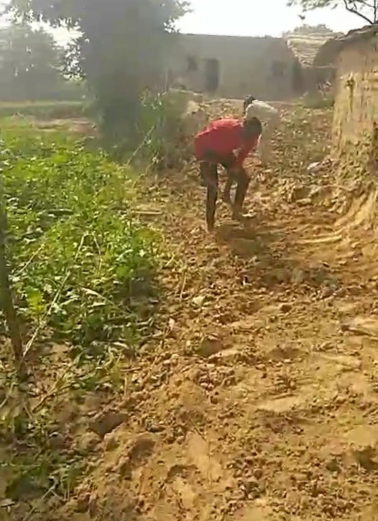 रायबरेली-पट्टे की जमीन से प्रधान प्रतिनिधि ने जबरन निकाल दिया रास्ता... 