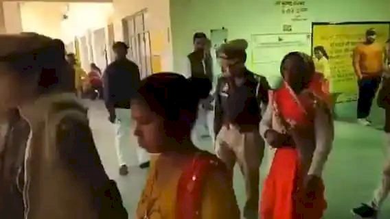 मैनपुरी DM ने तेज आवाज में बोलने पर मां-बेटी को भेजा जेल, सपा ने बताया सीएम योगी का लाड़ला IAS