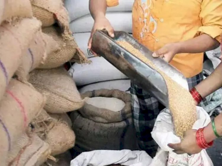 रायबरेली-उसरैना गाँव में खाद्यान्न की कालाबाजारी करने के आरोप, कोटेदार के खिलाफ रिपोर्ट दर्ज,,, 