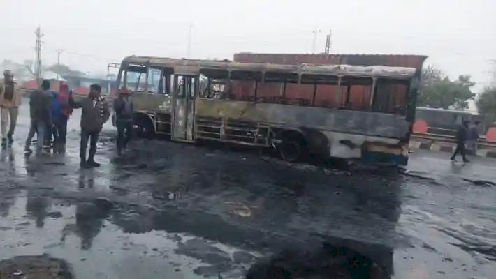 एक शख्स की गलती से जिंदा जले 70 लोग, 11 मौत-50 गाड़ियां खाक