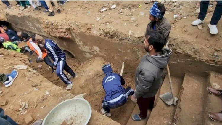 संभल में बावड़ी की तीसरे दिन खुदाई में नजर आई सीढ़ियां, डीएम ने कहा- कार्रवाई होगी. प्रशासन के एलान से मचा हड़कंप!