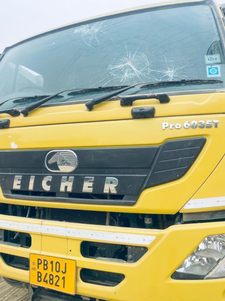 रायबरेली-गंगा एक्सप्रेस वे के मिट्टी खनन में लगे डंफरो में की तोड़फोड़ , कोतवाली में शिकायत