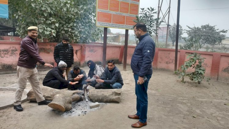 डीएम के निर्देशन में शीत लहर व ठंड से बचाव हेतु अधिकारी भ्रमणशील रहकर करा रहे है व्यवस्थाएं सुनिश्चित 