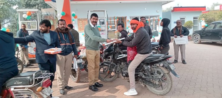 रायबरेली-उपभोक्ताओं की संतुष्टि के 21 वां साल पर  वितरित किए गए उपहार 