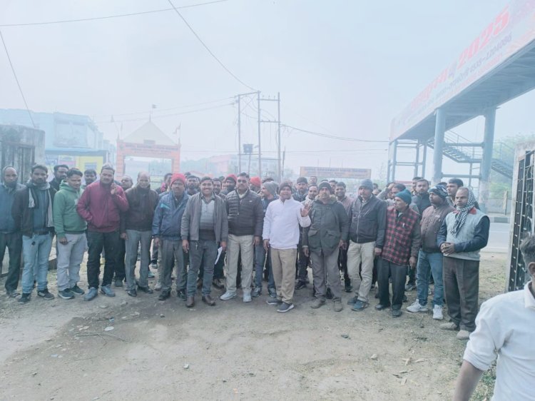 रायबरेली-बिजली कर्मचारियों ने अपने मुद्दे को लेकर सौंपा ज्ञापन