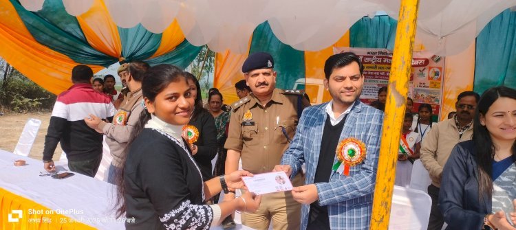 रायबरेली-राष्ट्रीय मतदाता दिवस पर लोगों को किया गया जागरूक दिलाई गई शपथ‌ ‌‌     