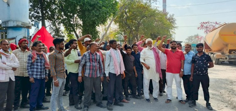रायबरेली-विभिन्न मांगों को लेकर उग्र हुए एनटीपीसी के श्रमिक संगठन , मुख्य गेट पर काटा हंगामा