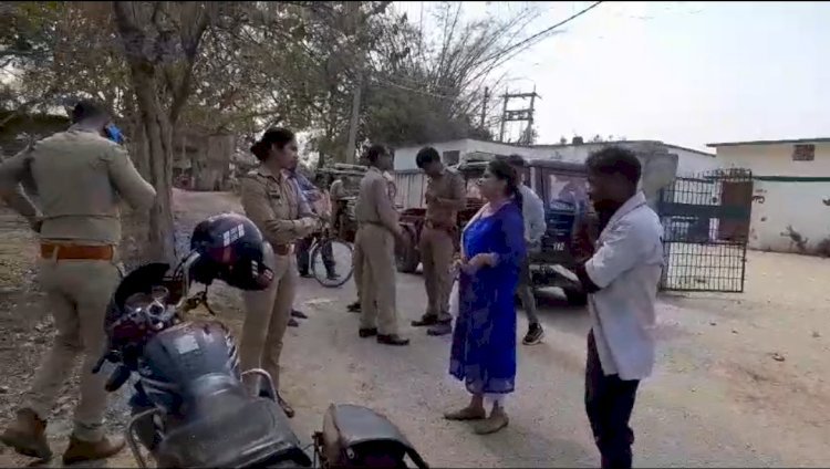 रायबरेली- शिक्षा का मंदिर बना जंग का अखाड़ा, दो शिक्षिकाओं में तनातनी