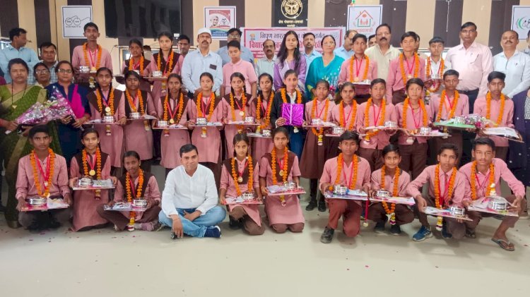 रायबरेली-एनएमएमएस परीक्षा पास करने वाले बच्चों का हुआ सम्मान 