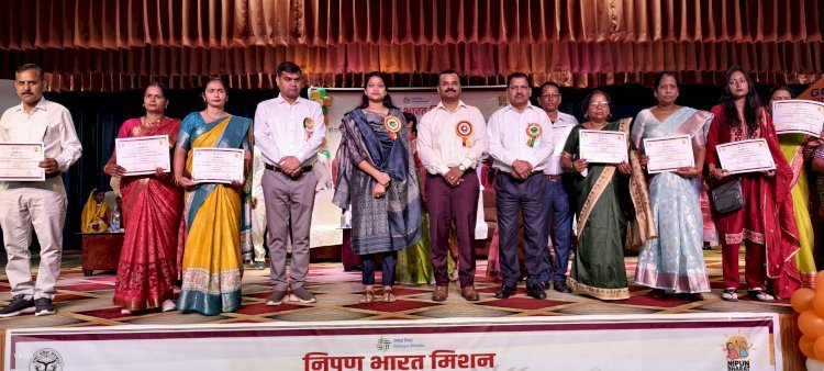 रायबरेली-डीएम ने निपुण विद्यालयों के प्रधानाध्यापकों किया सम्मानित