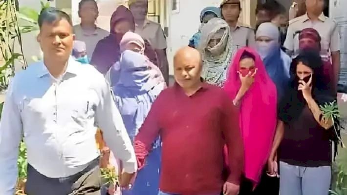 हाई-प्रोफाइल सेक्स रैकेट : कोई जींस कोई टू-पीस तो कोई साड़ी में...अय्याशी के लिए दिल्ली-मुंबई से आती थीं गर्ल