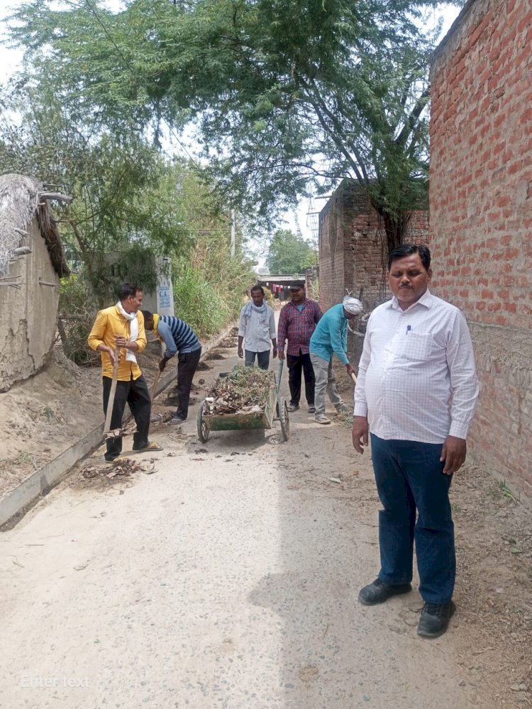रायबरेली-संचारी रोग नियंत्रण अभियान के दृष्टिगत ग्राम पंचायतों में चलाया जा रहा विशेष साफ-सफाई अभियान