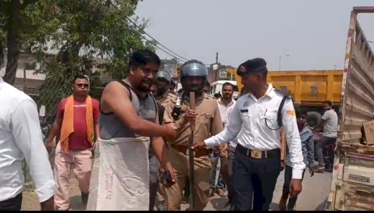 रायबरेली-ट्रक चालक ने धारदार तलवार से अधिवक्ता पर किया जानलेवा हमला