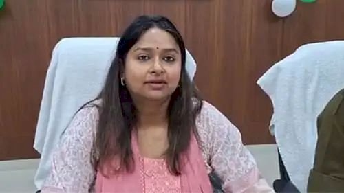 सात लेखपाल सस्पेंड, पांच संविदा कर्मी पर एफआईआर; सीडीओ के स्टेनो का तबादला