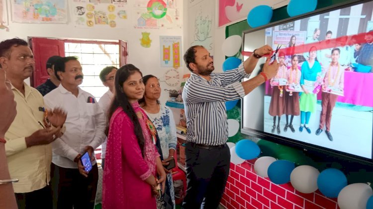 रायबरेली में बच्चों की मांग पर हिलगी विद्यालय को उपलब्ध कराई गई स्मॉर्ट क्लॉसेज