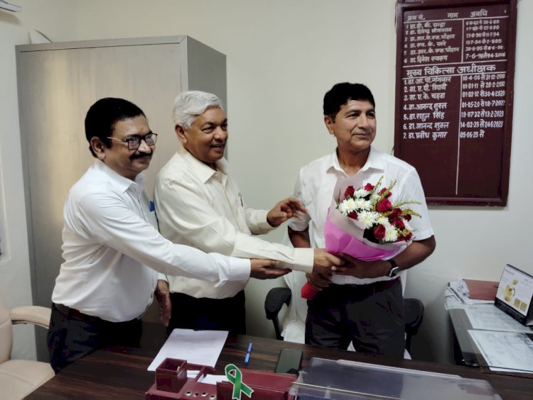 डॉक्टर बसंत कुमार सिंह बने मनोहर दास नेत्र चिकित्सालय के नये मुख्य चिकित्सा अधीक्षक