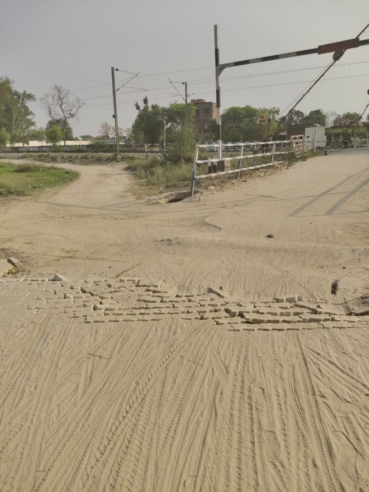 रायबरेली-ऊंचाहार नगर पंचायत में ठेकेदार ने खुलेआम सरकारी कार्य में घटिया सामग्री का उपयोग, जिम्मेदार मौंन,,, 