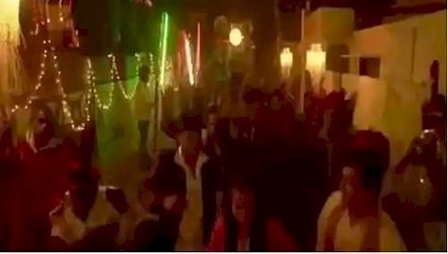 ब्यूटी पॉर्लर में सज रही थी दुल्हन, बराती खा रहे थे खाना, तभी मचा ऐसा बवाल... खून से सन गए लोग, टूट गई शादी