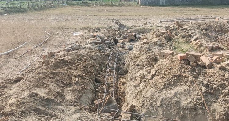 रायबरेली-भूमिधरि भूमि पर खड़ी सरिया के पिलर को भांजे पर गिराने जाने का आरोप