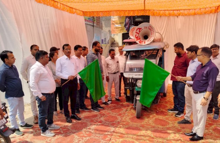 रायबरेली-ऋण मुक्त अभियान जागरूकता वाहन को एसडीएम ने हरी झंडी दिखाकर किया रवाना-