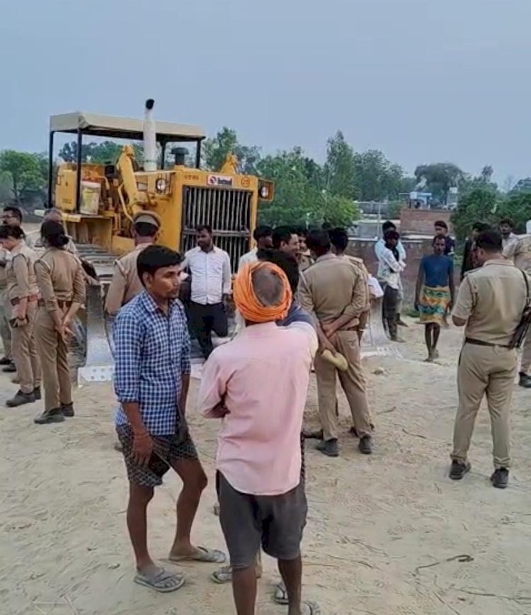 रायबरेली-मिट्टी बराबर करते समय मिट्टी के टीले चपेट में आकर बुजुर्ग महिला की दर्दनाक मौत,,, 