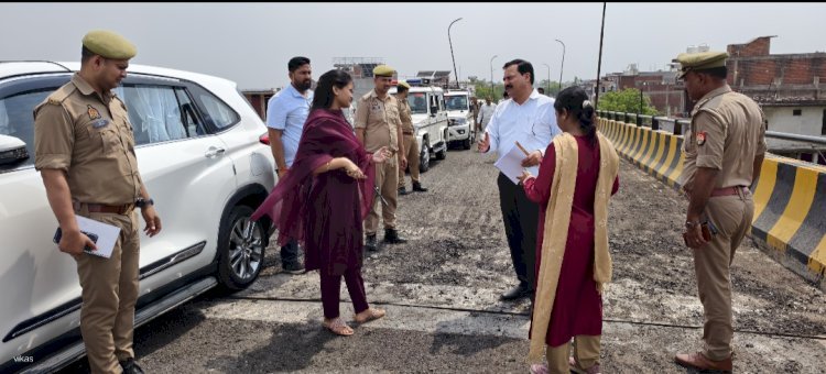 रायबरेली-डीएम ने बछरावां रेलवे ओवर ब्रिज के मरम्मत कार्य का किया निरीक्षण