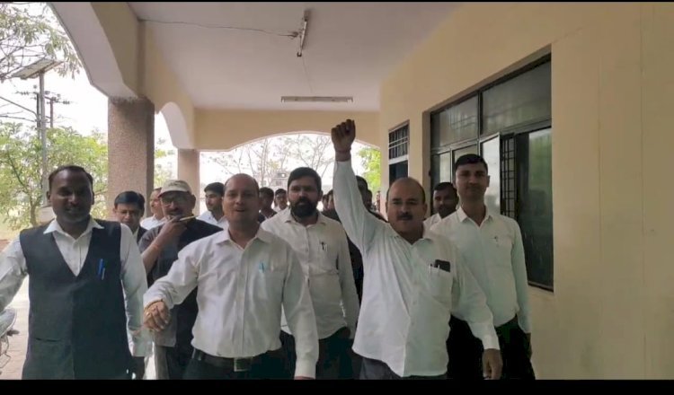 रायबरेली-भारत माता के जयकारे से गूंजी तहसील , सेना के शौर्य का किया नमन,,, 