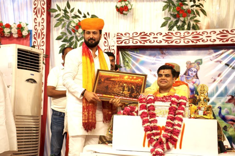 सात दिवसीय श्रीमद्भागवत कथा का आयोजन,भक्तों का उमड़ा हुजूम