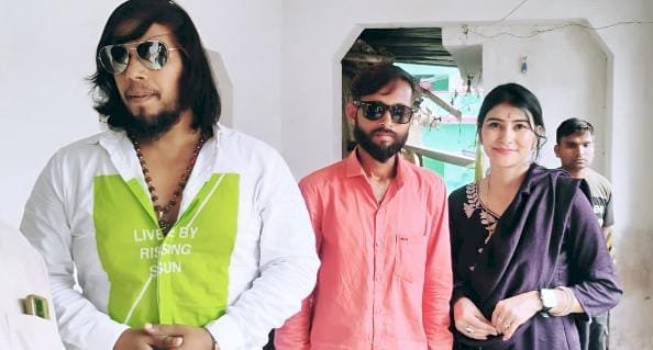 रायबरेली-फिल्म शूटिंग के सिलसिले में धमधमा गांव पहुंचे अभिनेता गौरव कुमार