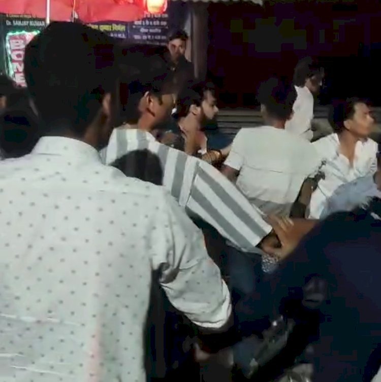 रायबरेली-पुलिस बूथ से चंद कदमो की दूरी पर  दबंगों ने जमकर किया तांडव