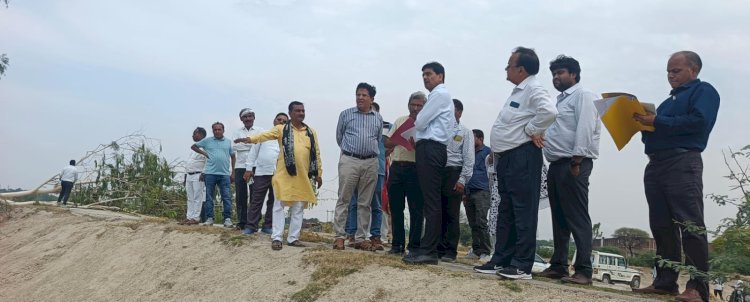 रायबरेली-विधायक की शिकायत पर गांव में विकास कार्यों की जांच करने पहुंची टीम,,, 