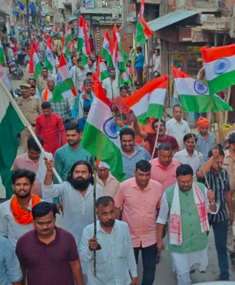 रायबरेली-बछरांवा वासियों ने तिरंगा यात्रा निकाल सेना के पराक्रम को किया नमन