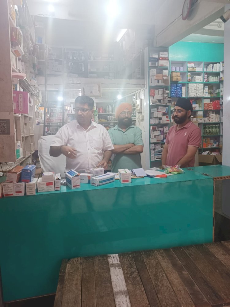 रायबरेली-मरीजो की जान से खिलवाड़ कर रहे है सरदार मेडिकल स्टोर संचालक,मांगा गया स्पष्टीकरण