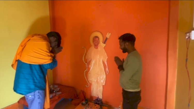 रायबरेली-भाजपा आईटी सेल ने साथियों के साथ योगी महराज मन्दिर के किया दर्शन सुख समृद्धि, की प्रार्थना किया। 