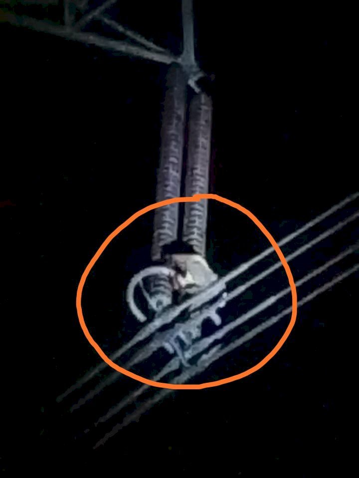 रायबरेली- आखिर ऐसा क्या हुआ जो एक युवक विजली के 765 केवी लाईन पर,,,, 